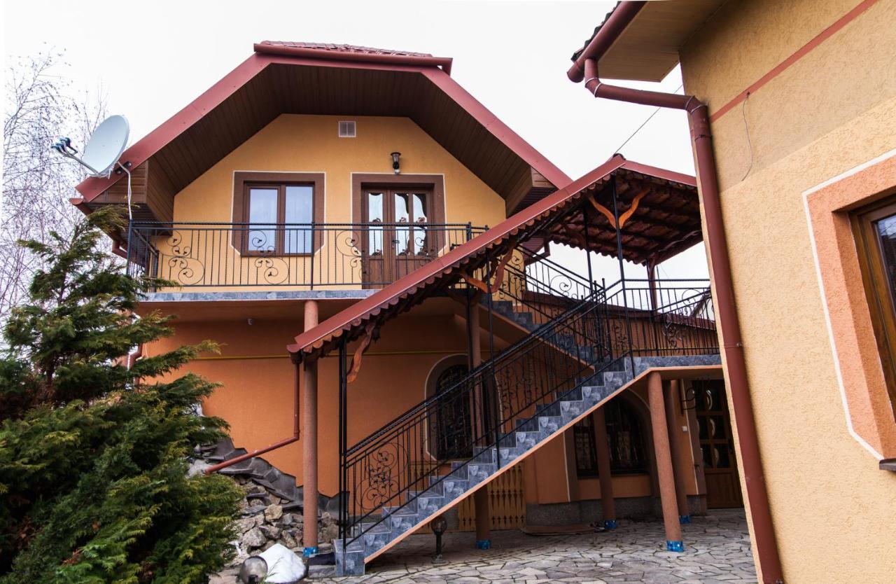 Апартаменти Annamari Pavshyno Exteriör bild